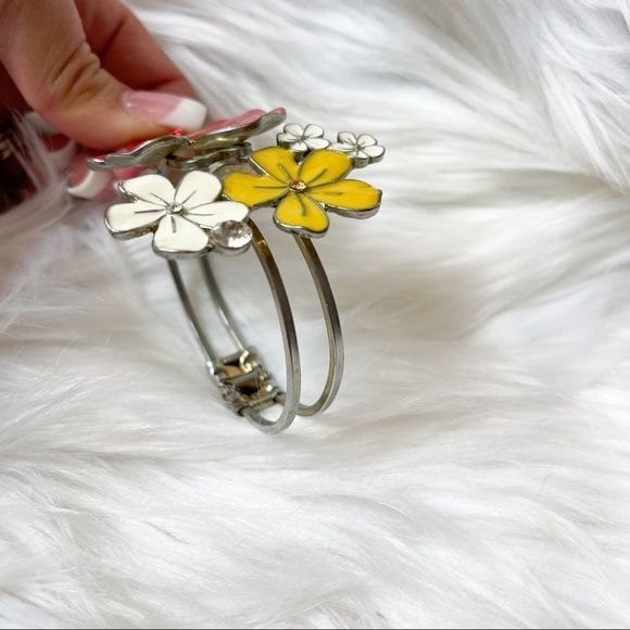 Beautiful Floral Cuff Bracelet 7” Enameled Flowers With Little Rhinestones - Picture 5 of 10